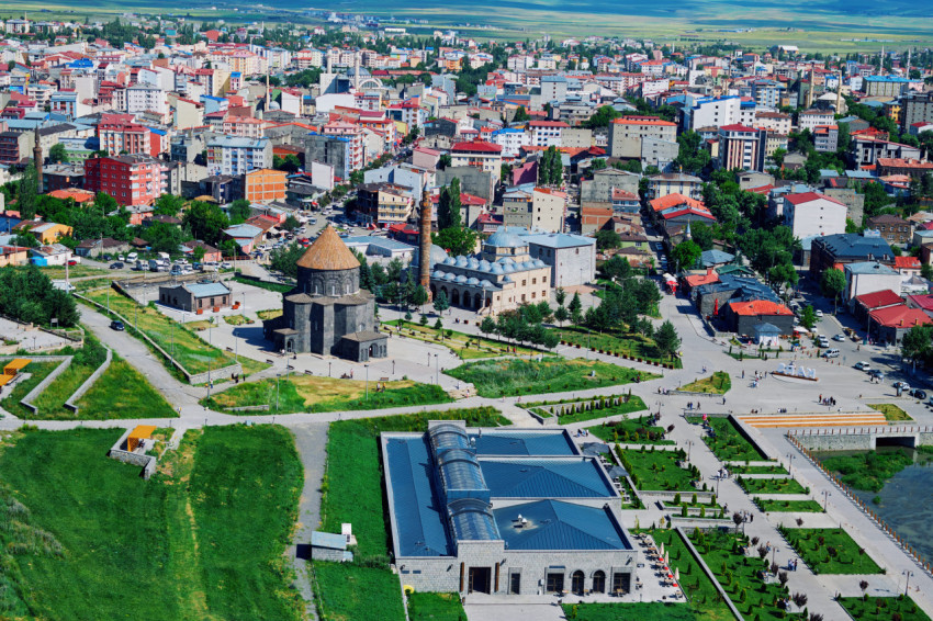 Kars kalesinden şehir görünümü