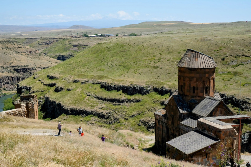 Kars Ani Harabelerindeki Tigran Honents Kilisesi