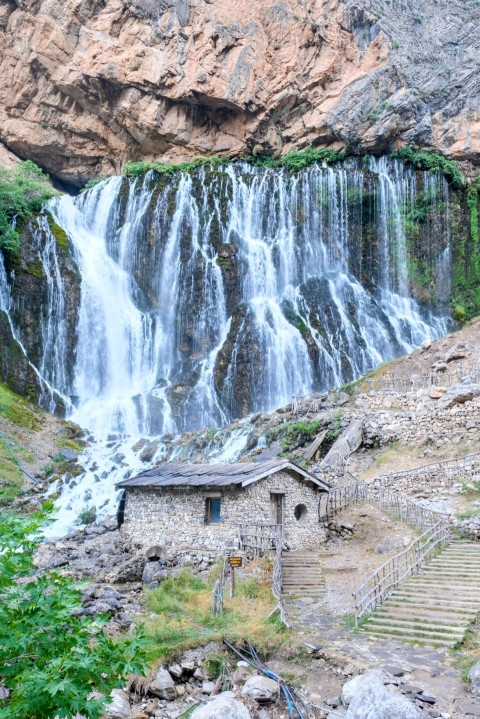 Kapuzbaşı şelalesi ve su değirmeni