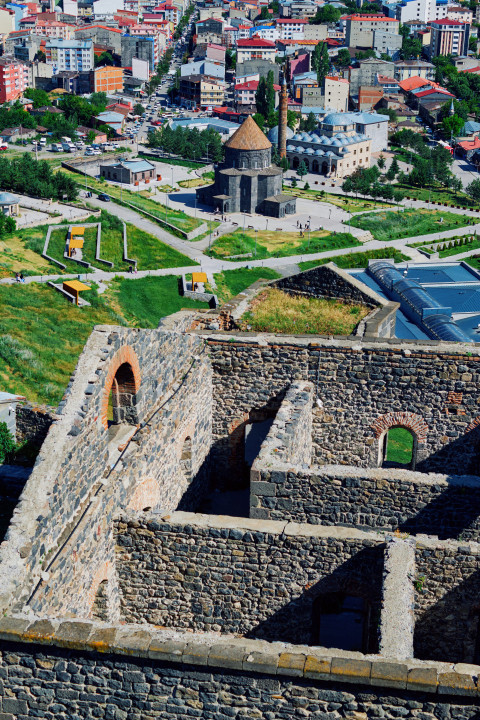 Kars kalesinden şehir manzarası